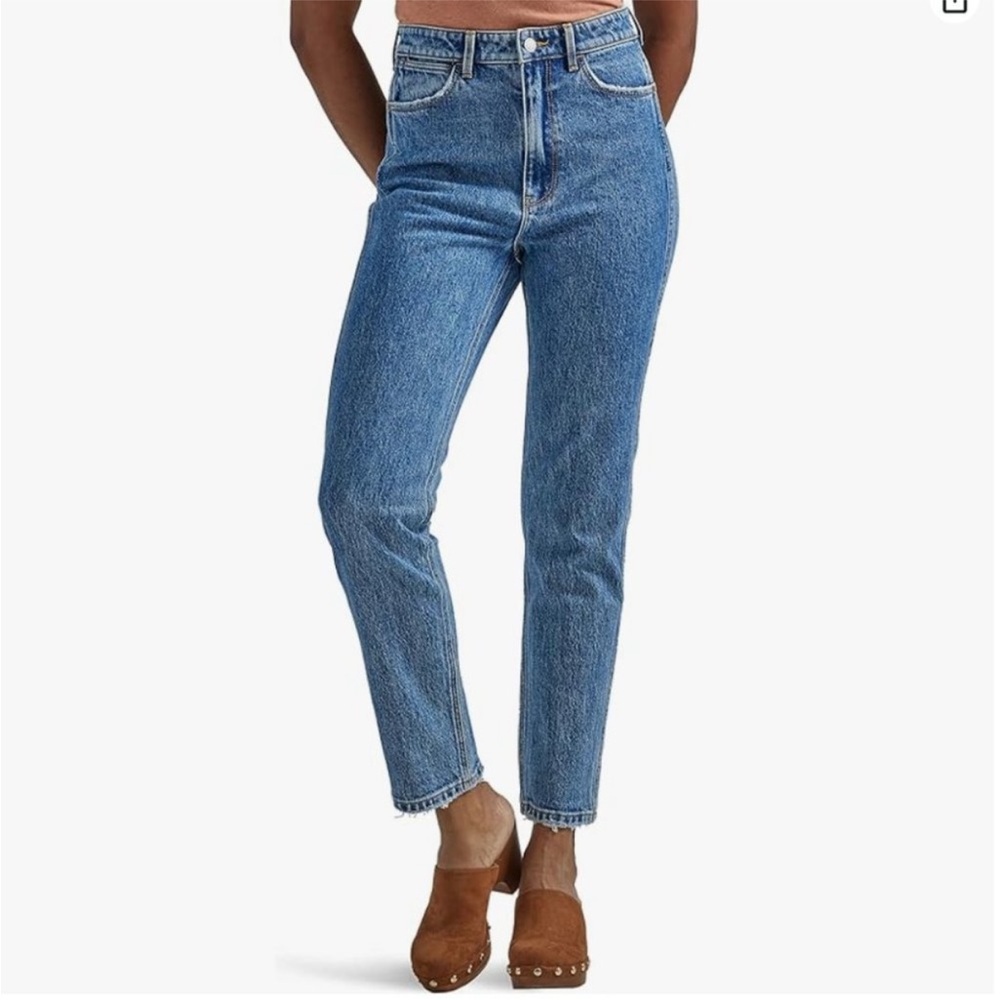 Wrangler Women’s tapered high rise mom Jean